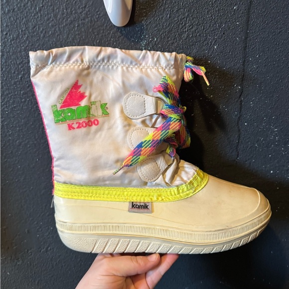 Women’s Vintage Kamik Cream Rainbow Winter Rain Boots with Unique Lacing - Picture 2 of 8